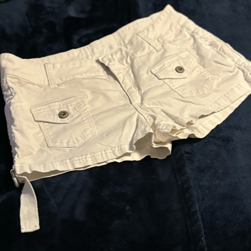 GUESS Shorts - Picture 3 of 7